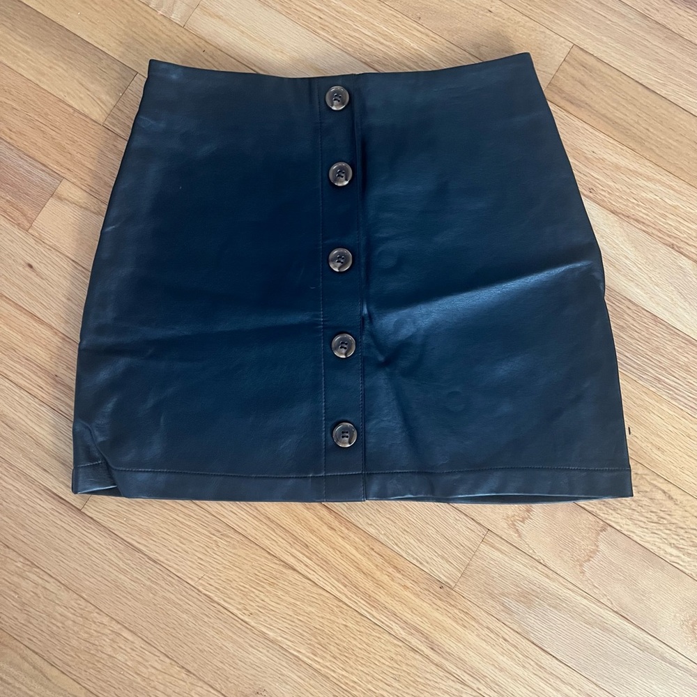 Women’s Forever 21 Black Leather Mini Skirt with Brown Buttons Size Small